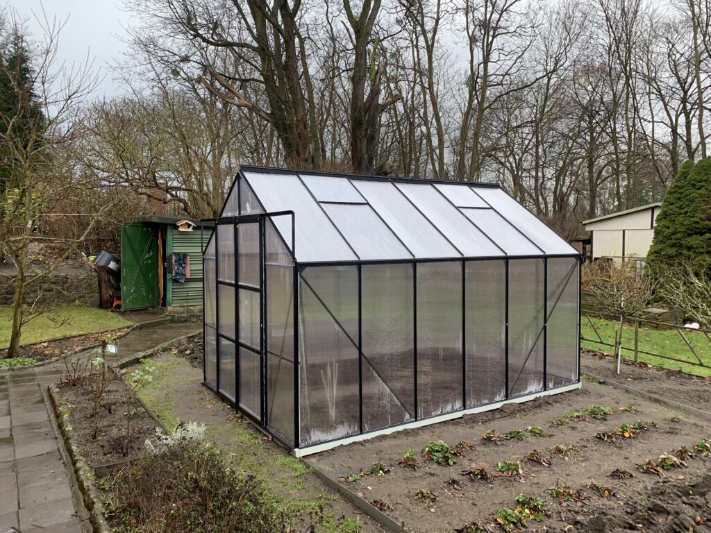 Fertig gestelltes Gewächshaus