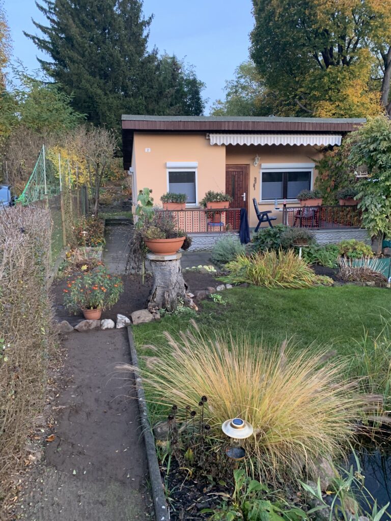 Gartenhäuschen mit Jalousien