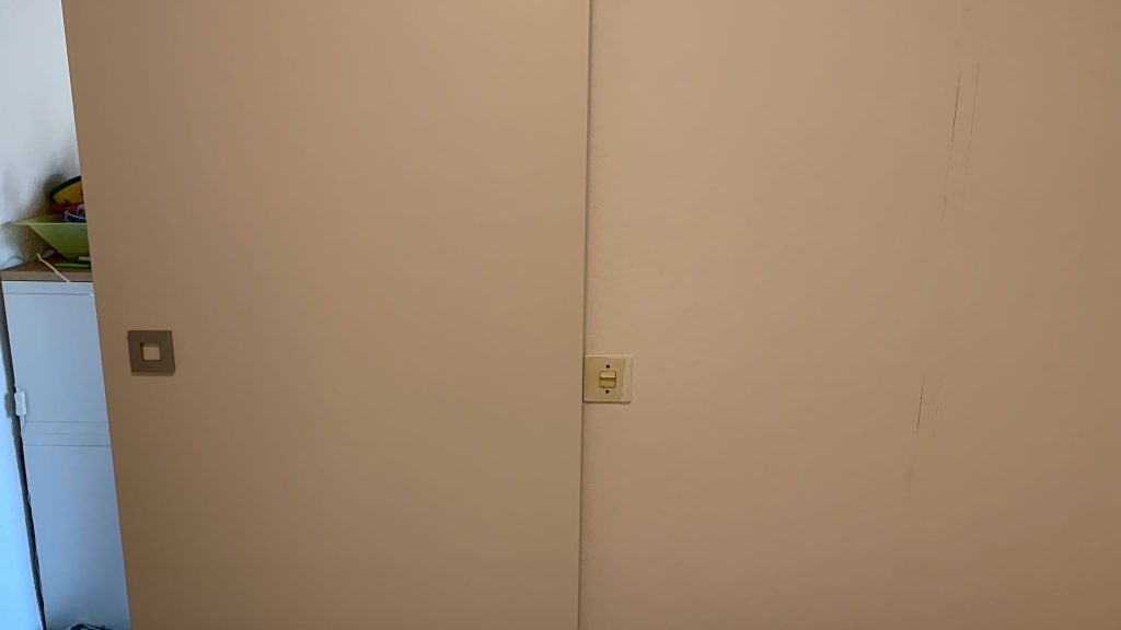 Schiebetür im geöffneten Zustand